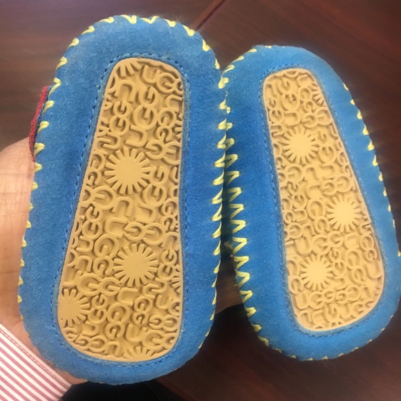 Rare super cute Ugg’s baby shoe size 0/1 month - Picture 3 of 7